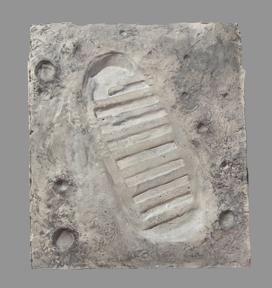 Apollo 11 – Handgefertigtes Keramikrelief des ersten Fußabdrucks auf dem Mond