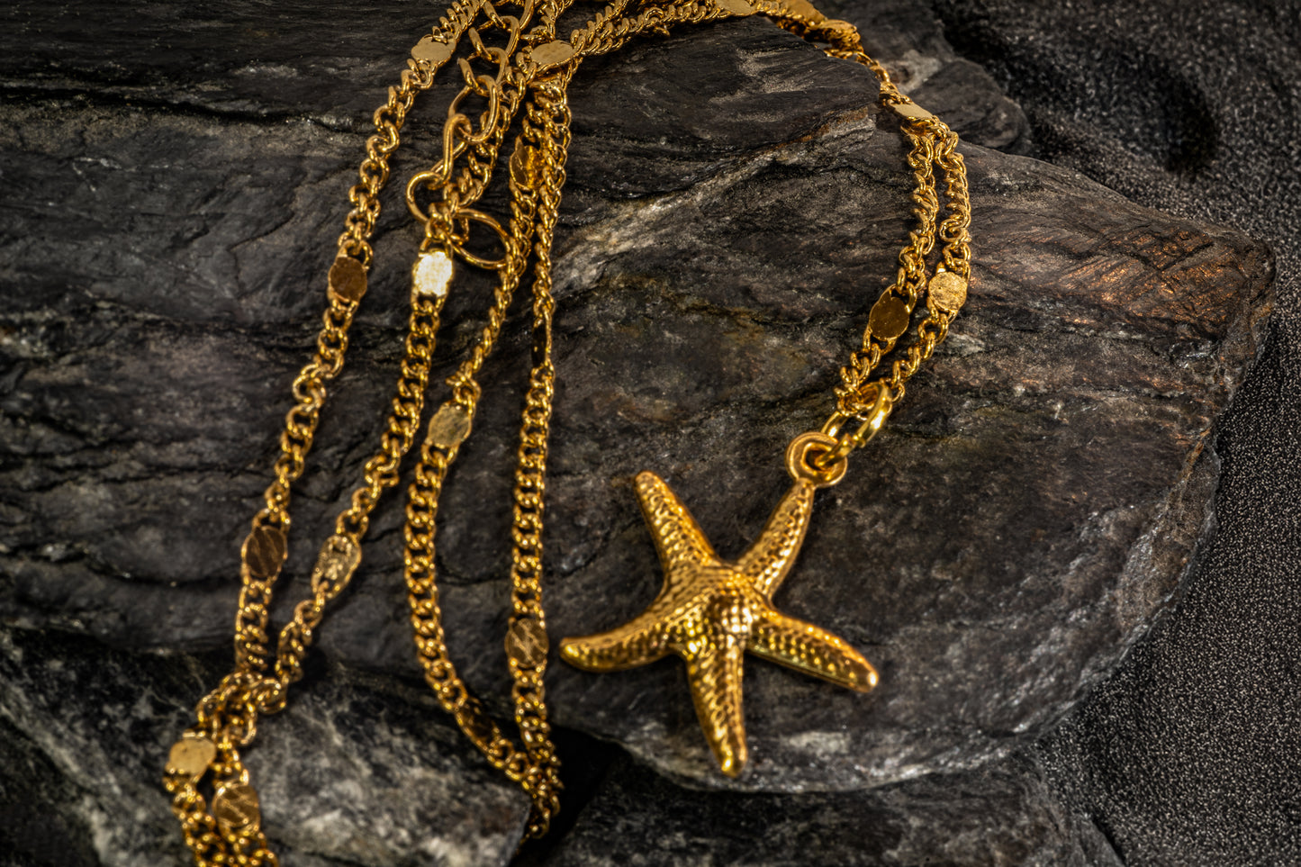 Goldene Seestern-Halskette – Sommerlicher Glanz im Sequin-Stil