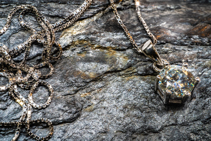 925 Sterling Silber Halskette mit einem Moissanit Edelstein